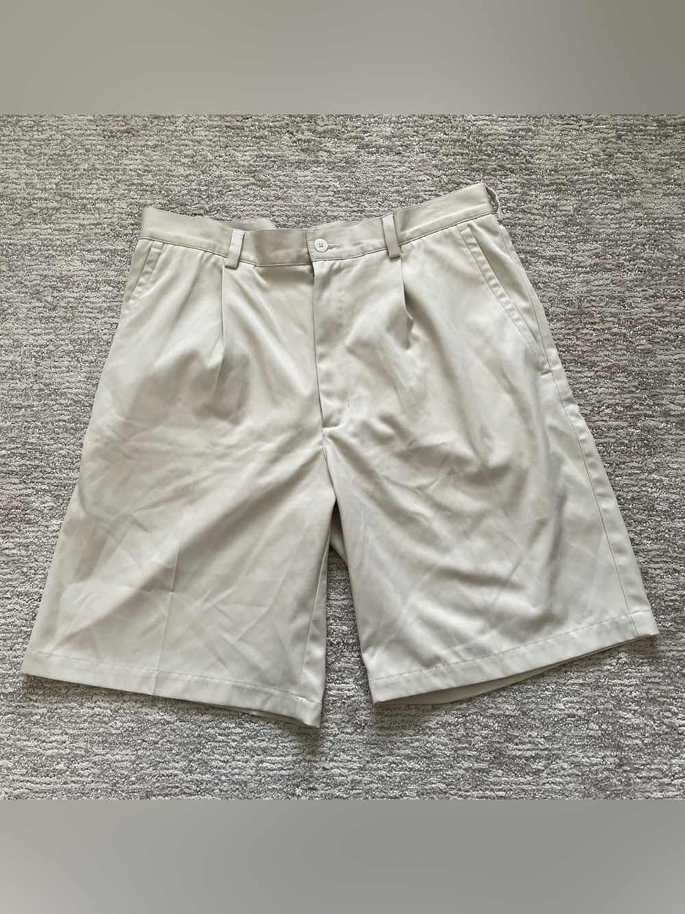 Nike Golf Dri-Fit Tour Pleated Performance Shorts Men’s Size 33 Khaki Beige